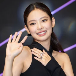 Поп-дайджест: Gummy с новым синглом, Дженни в топ-10 Billboard, Elvira T с сольным концертом