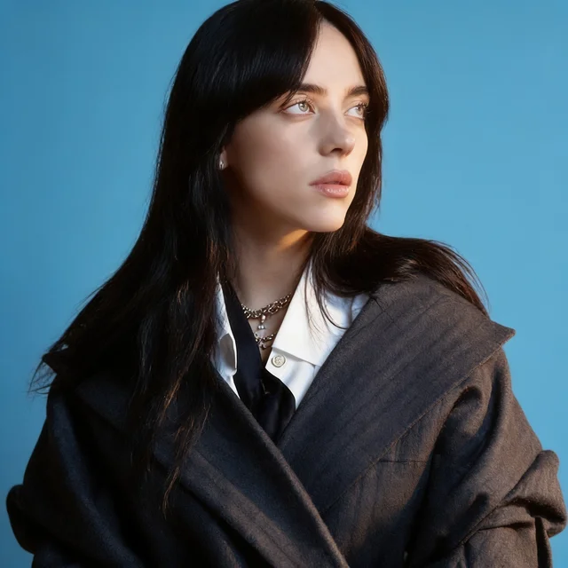 Поп-дайджест: Тейлор Свифт на стадионе, Miley Cyrus и Billie Eilish готовят новые эры