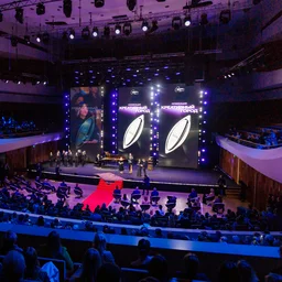 1 декабря в концертном зале «Зарядье» прошла церемония награждения победителей V Юбилейной Российской национальной премии в сфере креативных индустрий при информационной поддержке радио Хит FM