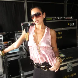 Кавер, который стал признанием: как Дуа Липа растрогала Шакиру