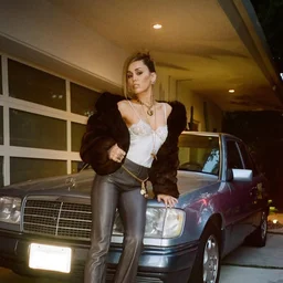 Майли Сайрус намекнула на масштабное празднование в честь 20-летия «Ханны Монтаны»