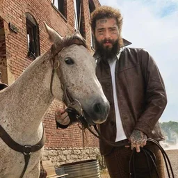 Post Malone подогрел слухи о расставании с супругой после появления в компании другой девушки 