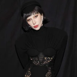 Леди Гага прокомментировала неисправный микрофон на Coachella: «По крайней мере, вы знаете, что я пою вживую»