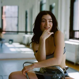 Lorde ворвалась на тематическую вечеринку в Сиднее: фанаты в восторге!